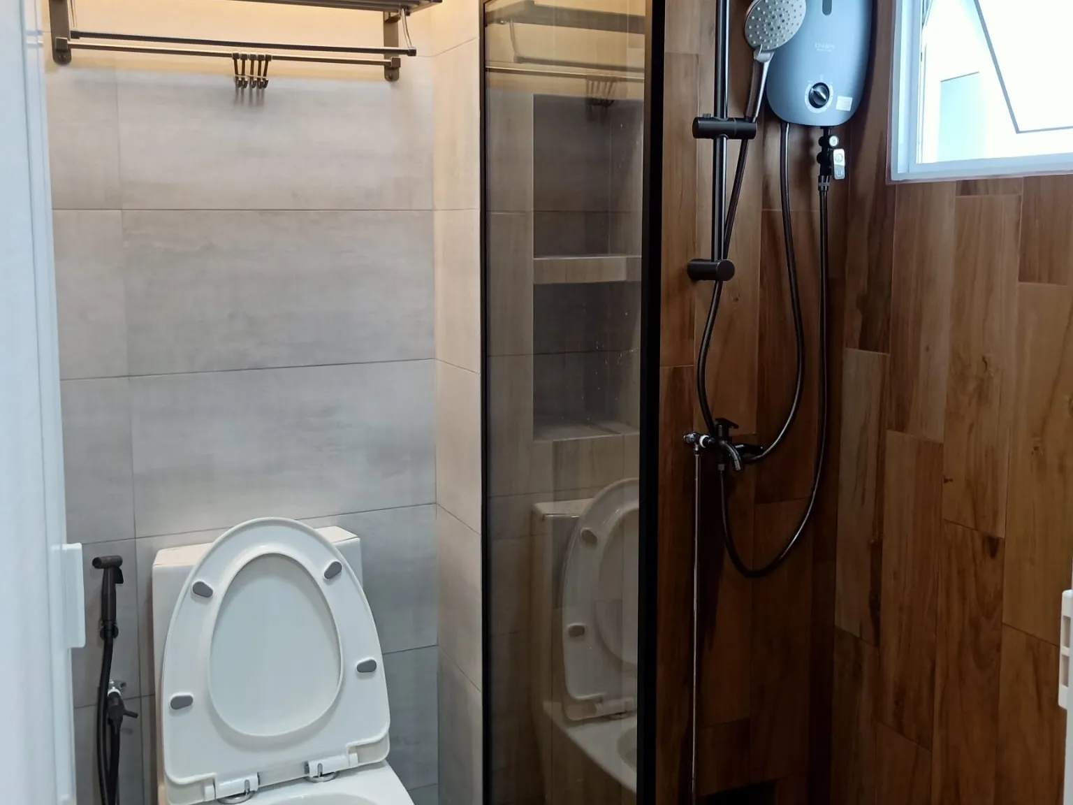 Bathroom with timber-look tiles
