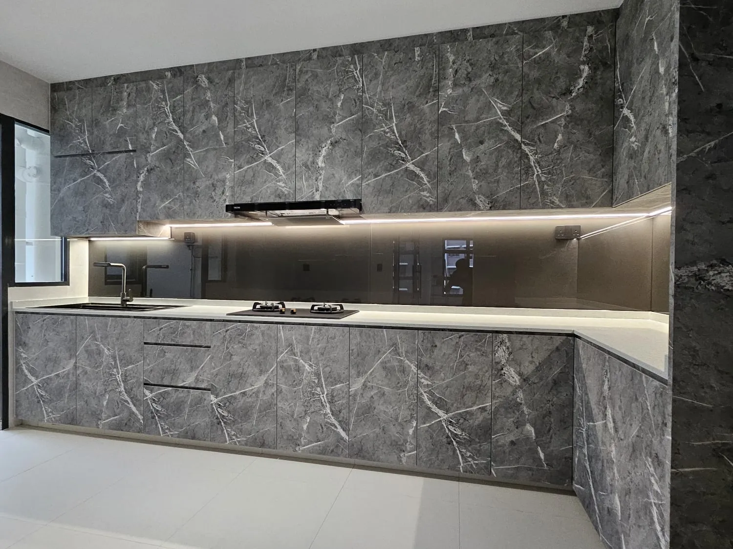 Kitchen in a grey stone-look finish